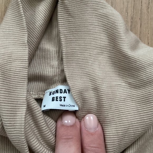 Sunday best Freshman Waist Turtleneck - Picture 3 of 4